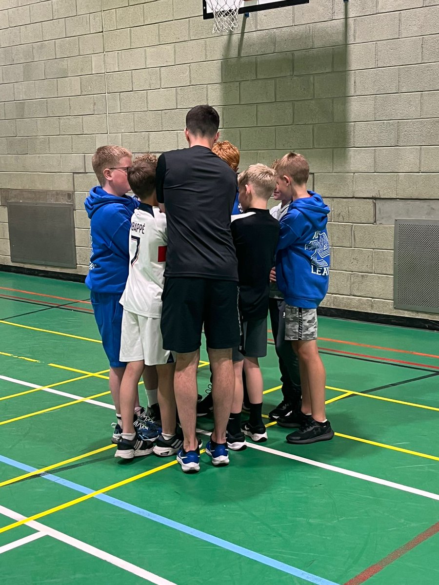 teambeathhwb's tweet photo. Boys P7 transition is back tonight after the Holiday last week. Tonight we are focusing on resilience. #humanknot @FifeActiveSch #togetherwecan https://t.co/r7k3F78a1y