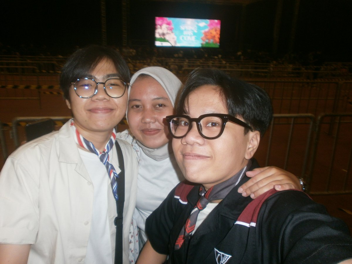 piossenlit's tweet photo. Lebaran #JKT48SpringHasCome

#DigiSam https://t.co/pVWJ900wo2