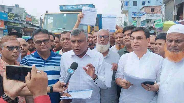 কালিয়াকৈরে ভোট বর্জনে বিএনপি`র লিফলেট বিতরণ