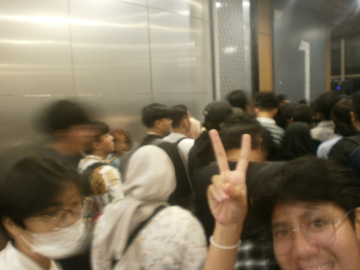 piossenlit's tweet photo. Lebaran #JKT48SpringHasCome

#DigiSam https://t.co/pVWJ900wo2
