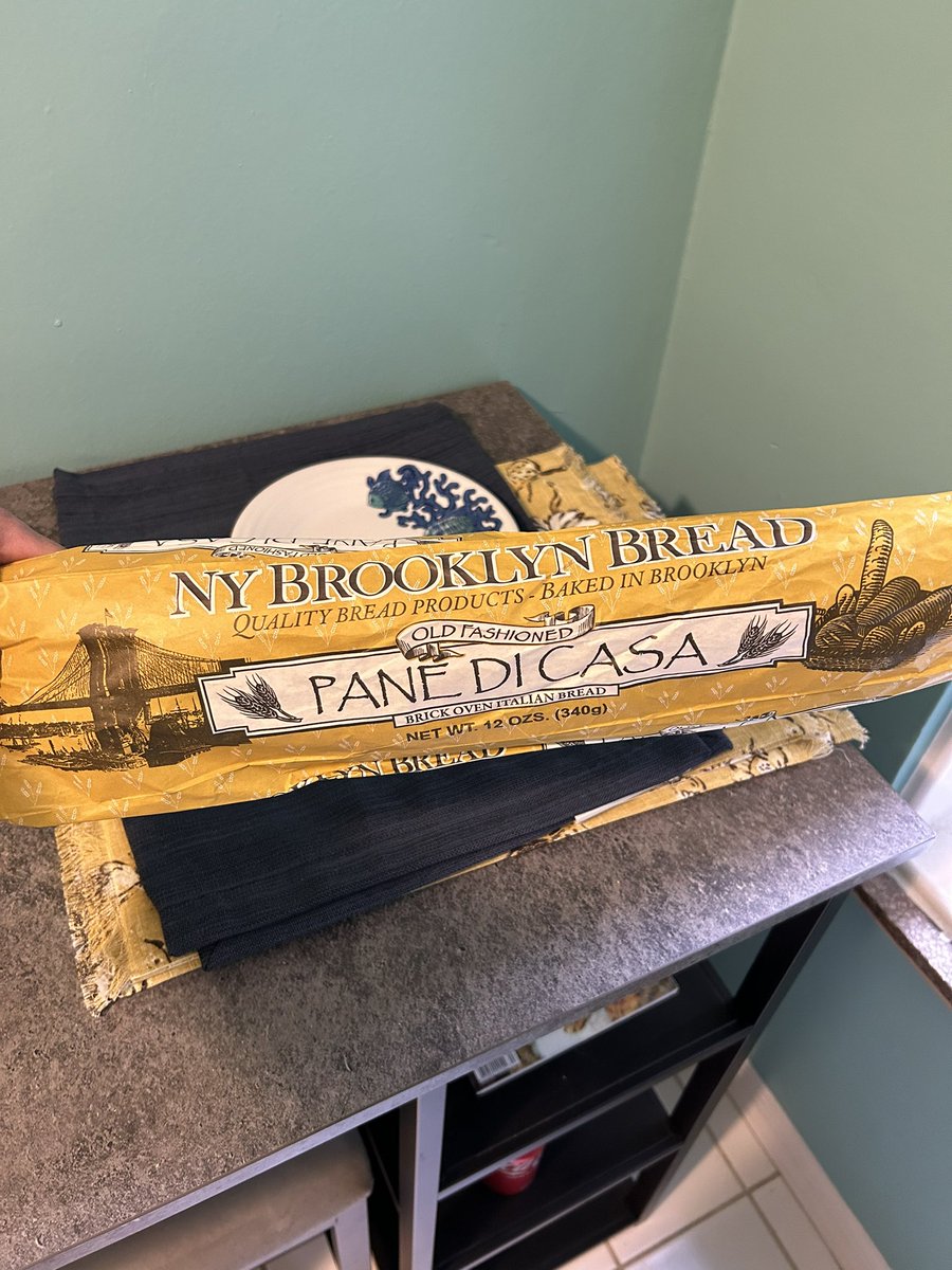 pattyb_kid's tweet photo. Me if I were a piece of bread https://t.co/A5wg5qzgYU