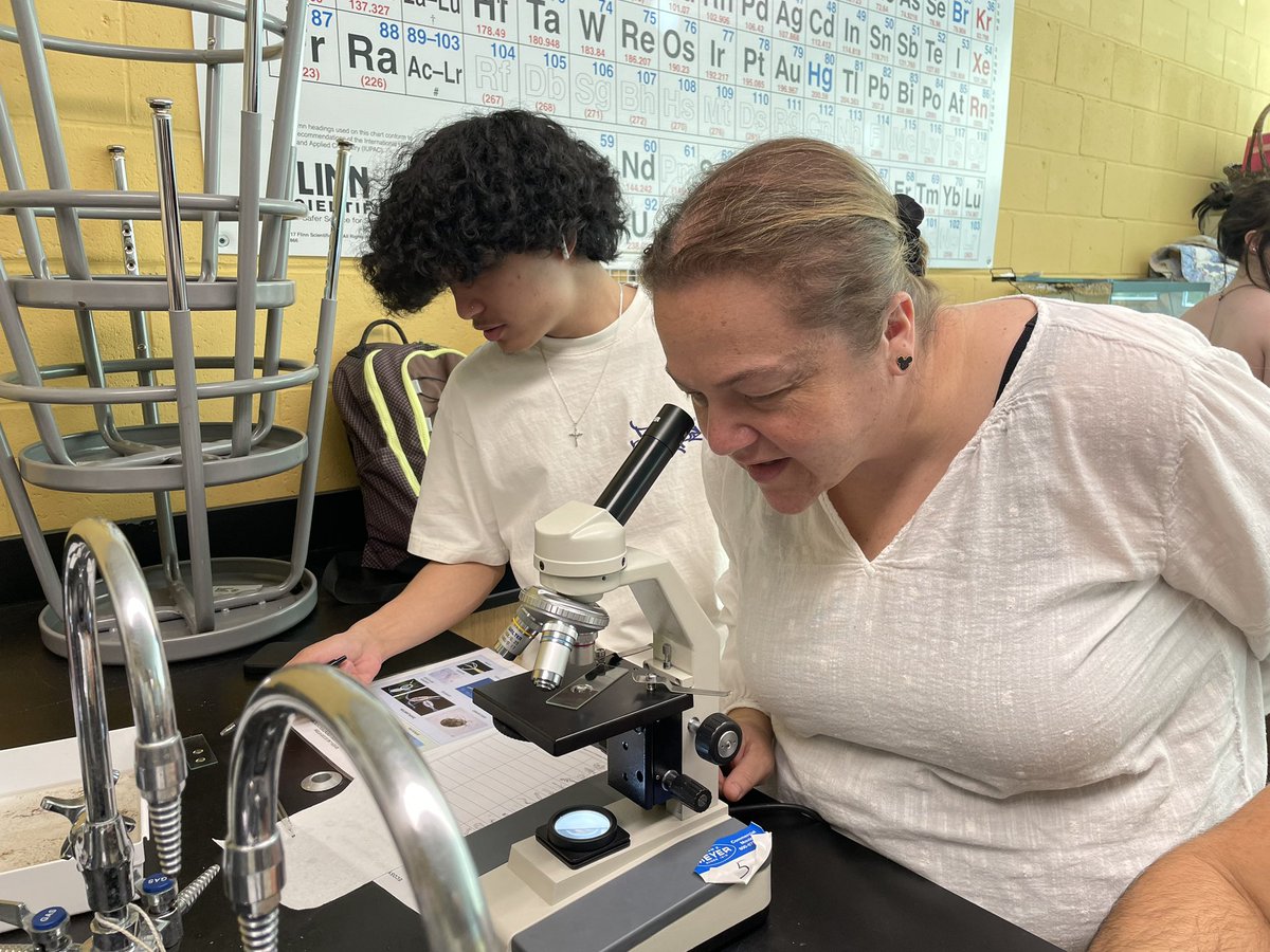 FairfieldSuper's tweet photo. The Mill River Wetland Committee visited WFC for a student lab. Students viewed phyto and zooplankton and learned about how these organisms support the health of our water. The lesson was funded through the Long Island Sound grant through @UConn and CT Sea Grant. https://t.co/uUHVLiZHUx