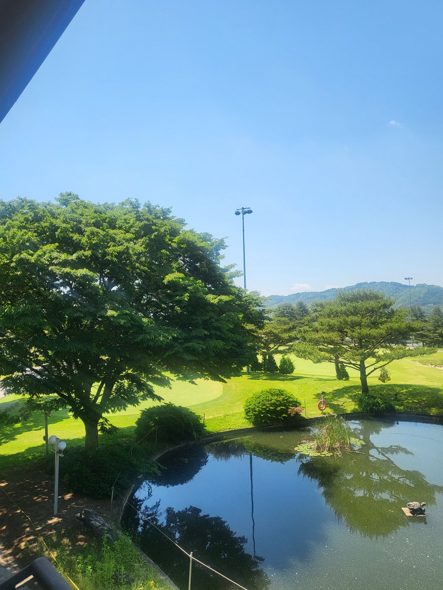 동네 친한 부부와 다녀온 필드.
머리 속으로는 다음을 위한 과정이었음 하는 기대가 크네요 ㅠ