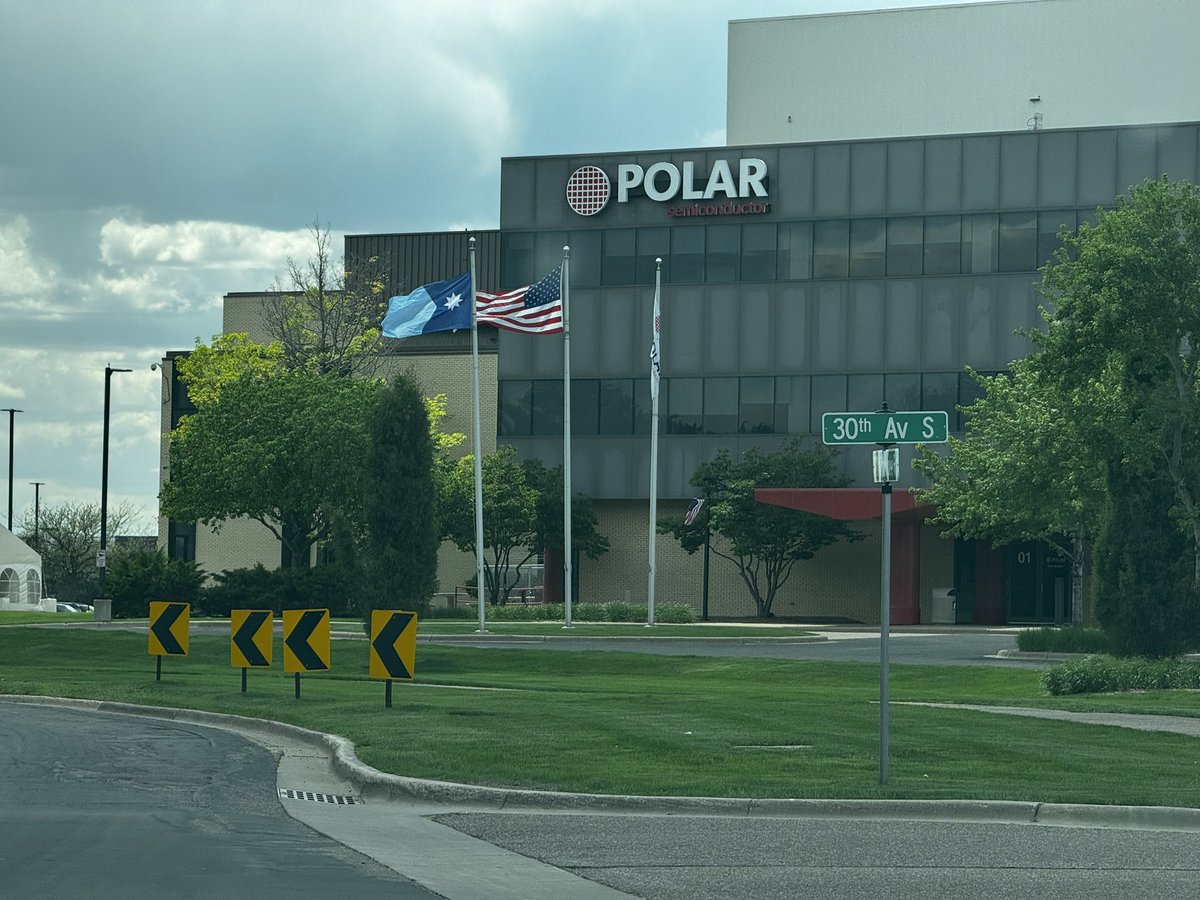 nathan_bakken's tweet photo. Looking good @semi_polar in Bloomington! #mnstateflag https://t.co/CuL8wzlzsy