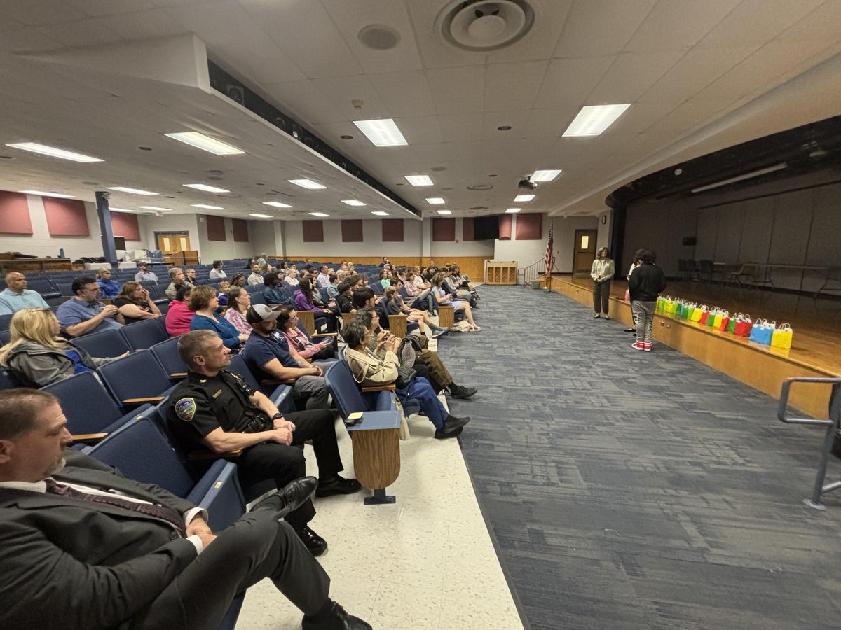 Do The Right Thing awards presentation this morning. Appreciate EACTC and EBPD support of recognizing students making good choices!