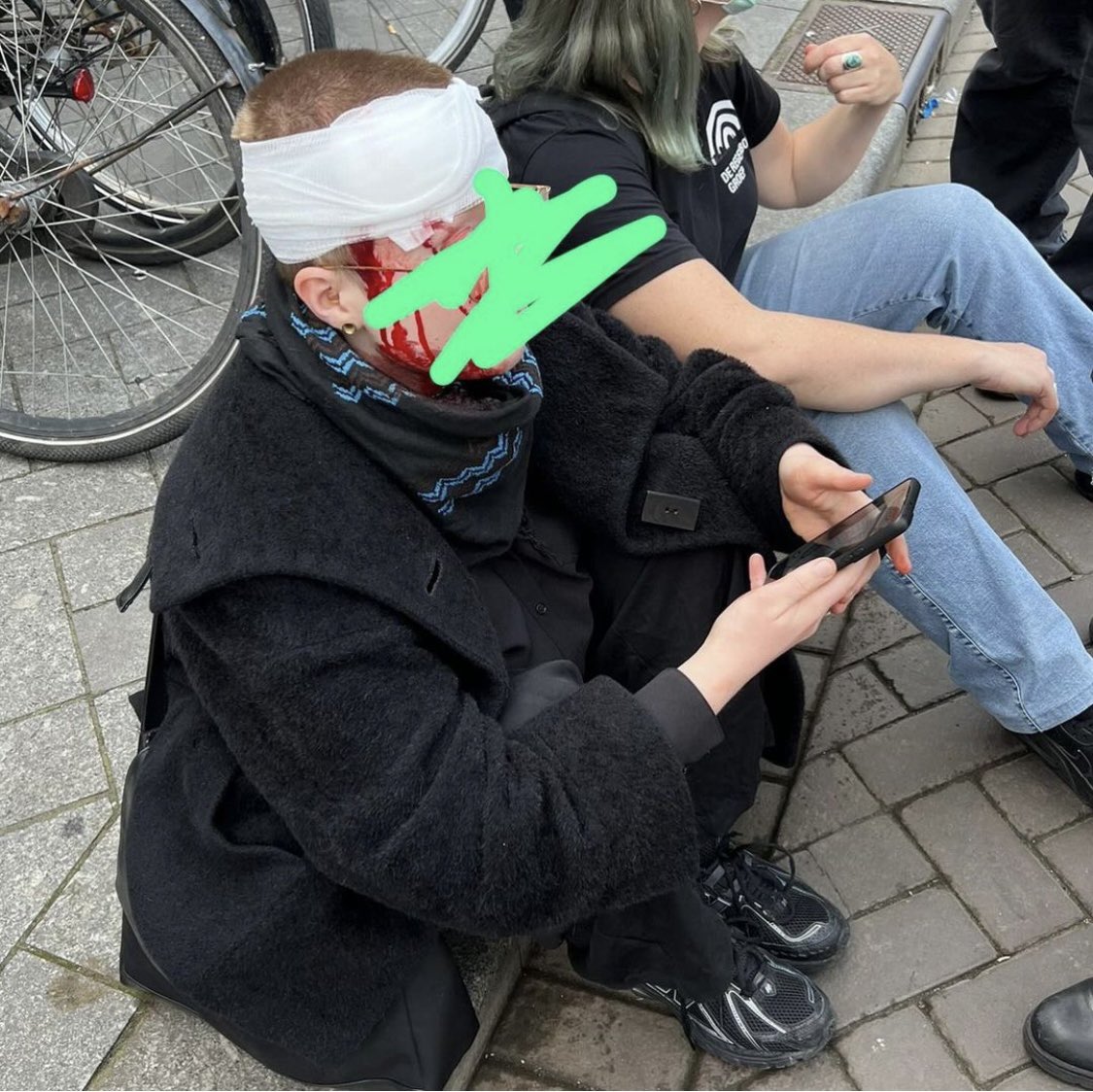 Na de Russische inval in Oekraïne bevroor de UvA alle lopende samenwerkingsverbanden met Russische (academische) instellingen. Dat de UvA ervoor kiest dat in het geval van Israël niet te doen, is teken van een grove minachting voor de levens van Palestijnen.

After the Russian