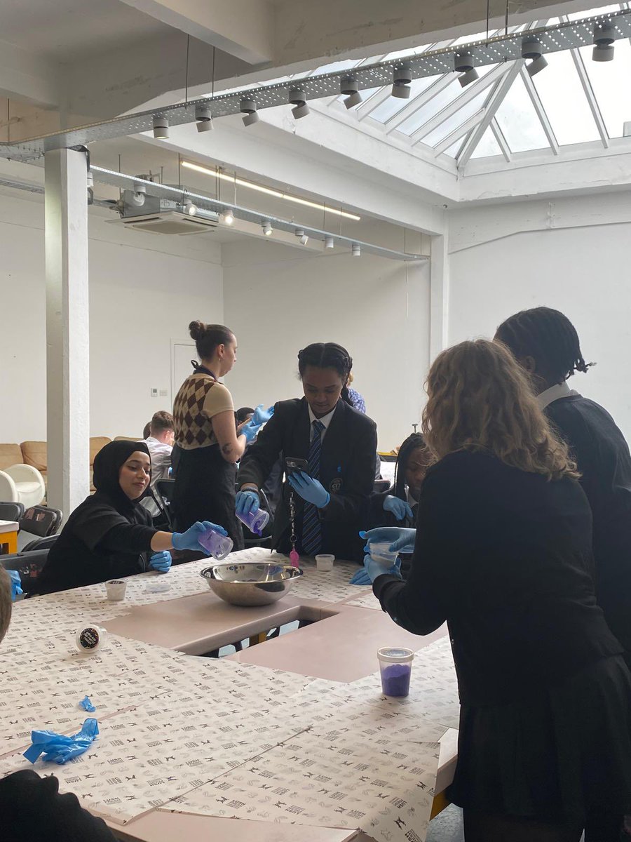 DYWGlasgow's tweet photo. We also created our own bath bombs thanks to @LushLtd 🛁 💕 @DYWLED @DYWWEST @Glasgow_Chamber @LfSScotland @EdScotLfS @BarclaysUK #COB24 #LearningForSustainability #MyClimatePath https://t.co/5k6mgnuh9q