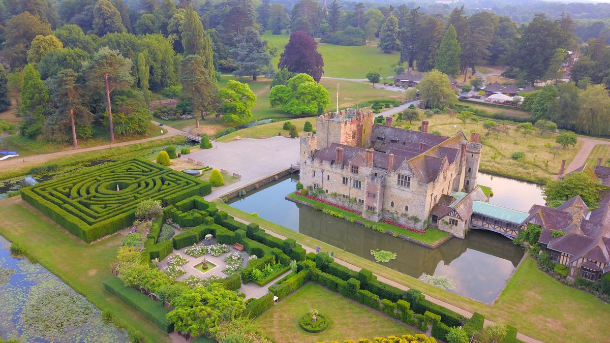 Did you pop the question at Hever Castle yesterday (Sunday 12th May) around 4:45pm in the Tudor Garden? Someone caught your special moment on camera and would love to send you the video. DM us! 💍