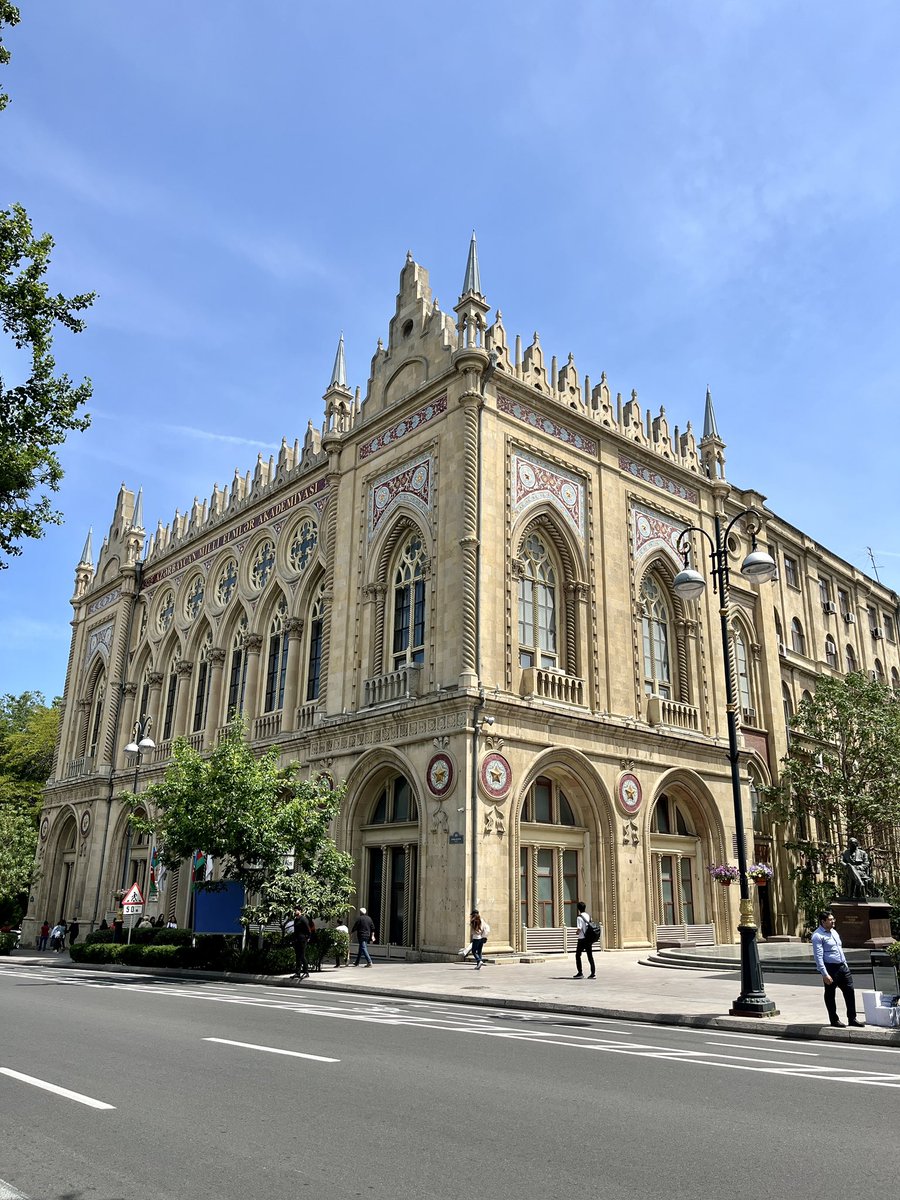 sheetal_palav's tweet photo. Azerbaijan 🇦🇿 

1. Juma mosque 
2. Azerbaijan National Academy of Sciences 
3. Nizami Museum of Azerbaijani Literature 
4. Baku Eye https://t.co/iDpSn2YA0C