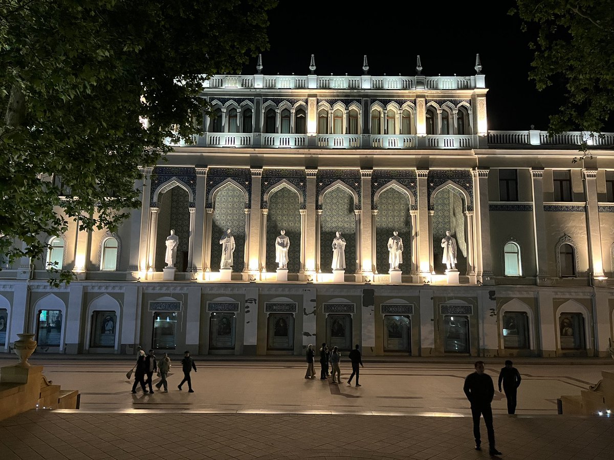 sheetal_palav's tweet photo. Azerbaijan 🇦🇿 

1. Juma mosque 
2. Azerbaijan National Academy of Sciences 
3. Nizami Museum of Azerbaijani Literature 
4. Baku Eye https://t.co/iDpSn2YA0C