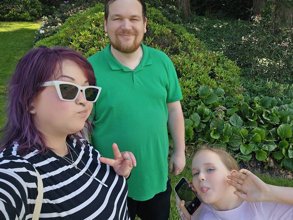 FoxieYorkie's tweet photo. Spent a few hours in the sun at #EdinburghBotanicalGardens with 1/4 of our kids on Saturday #AvidAdventurer https://t.co/MLrfHfS98l