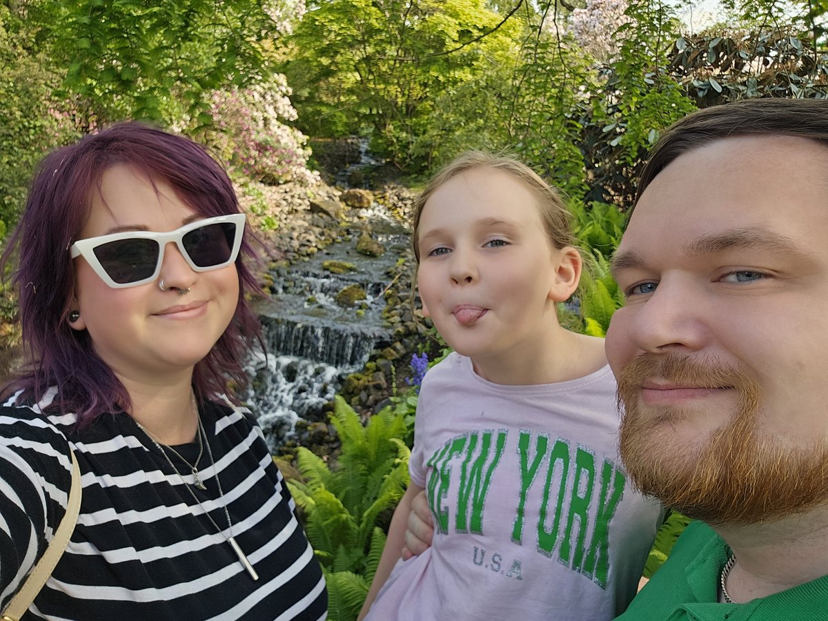 FoxieYorkie's tweet photo. Spent a few hours in the sun at #EdinburghBotanicalGardens with 1/4 of our kids on Saturday #AvidAdventurer https://t.co/MLrfHfS98l