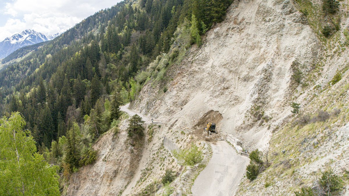 my_SFL's tweet photo. Les travaux pour réouvrir la route entre Montgellafrey et Saint François Longchamp ont bien commencé 🚜
#mysfl #saintfrancoislongchamp #montgellafrey #montaimont #work #road #summer #nature https://t.co/Sw9otsDkvK