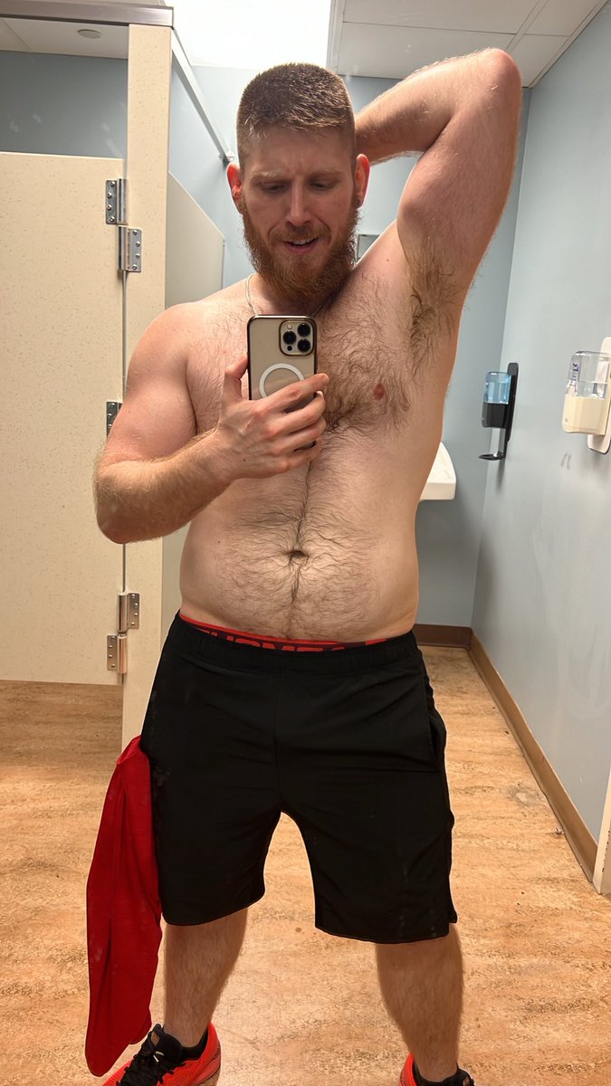 TopCuddlr's tweet image. #sweaty