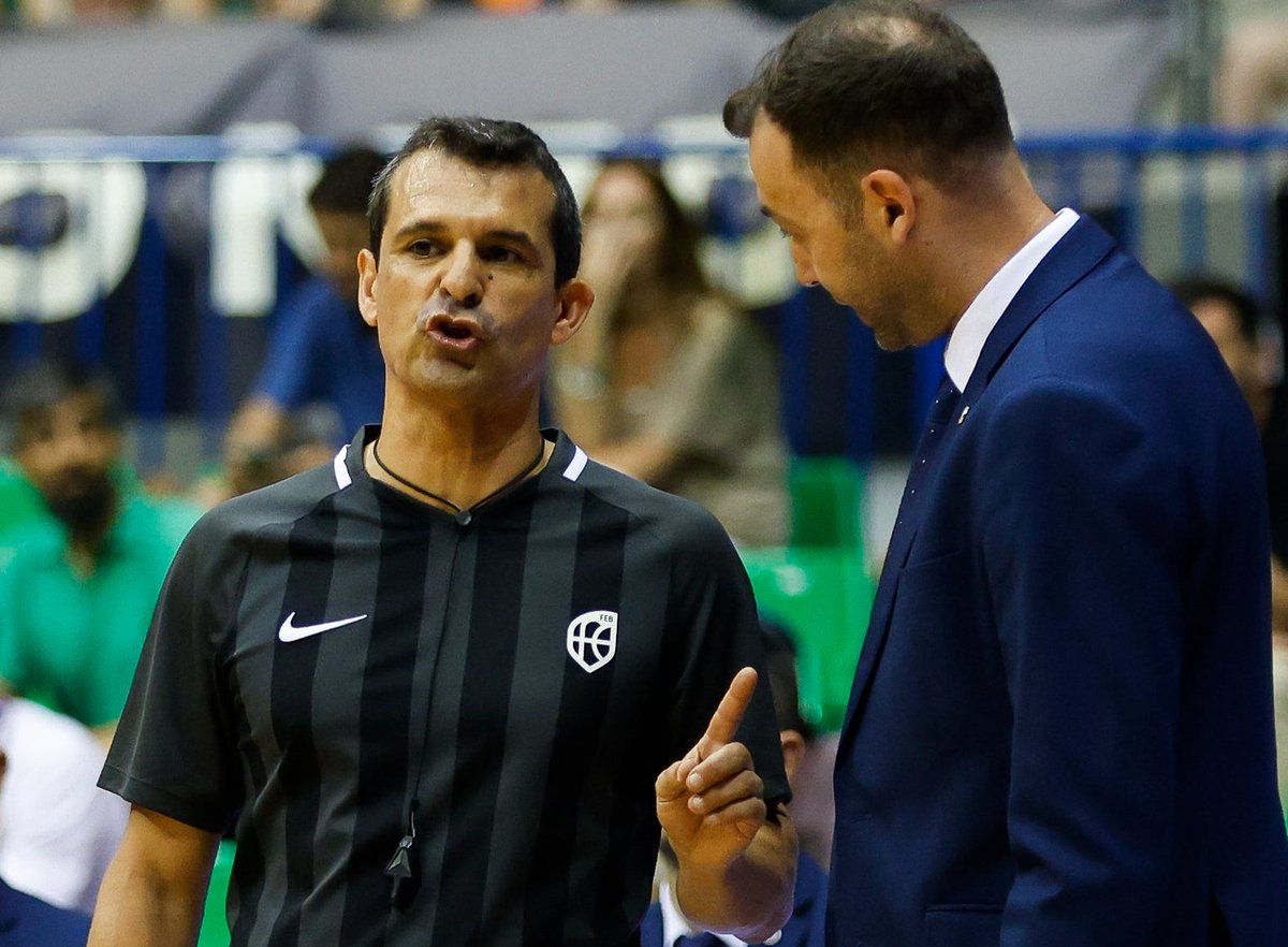 fbclm's tweet photo. #PlayOffLEBOro🏆| Mucha representación del
#ColectivoArbitralFBCLM en los Cuartos de Final (P1) en la pelea por el Ascenso a @ACBCOM
✅ Ángel De Lucas (Tizona-Gipuzkoa)
✅ @garcialeon_cj y @zete8 (Estudiantes-Betis)
✅ @ibanez_garc (Lleida-Alicante)
#PasionXBasketCLM https://t.co/A4Yiw8beMs