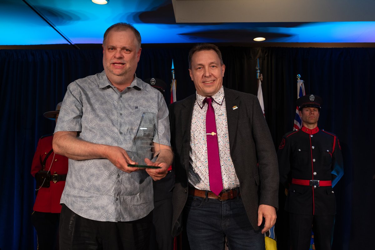 cityofkamloops's tweet photo. Let’s recognize Jeremy Salamandyk, a valued 2024 recipient of the Exemplary Service Award. Learn about all our 2024 award recipients at https://t.co/BQgcdG4dcD
In photo: Jeremy Salamandyk, Coun. Steven Karpuk https://t.co/njlAEZcV7v