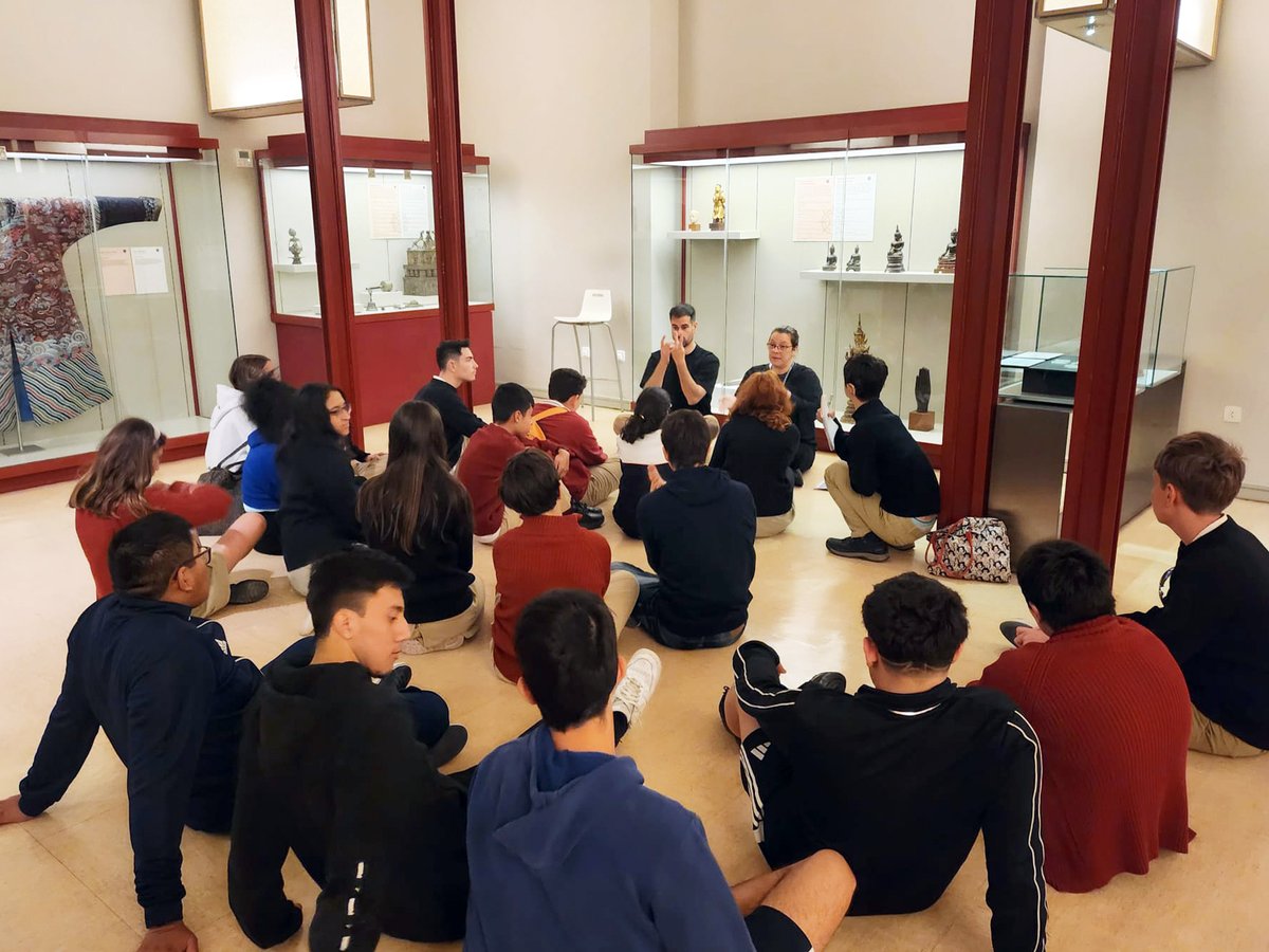 ColegioGaudem's tweet photo. Los alumnos del aula Turquesa, Morada y #ProgramasProfesionales visitan el @MNdAntropologia para conocer cuestiones del ser humano como su pasado, costumbres, aspectos culturales y tradicionales 🤩
#Colegio #Gaudem > #UnProyectoSingular en #Madrid #ComunidadSorda #LenguaDeSignos https://t.co/BAQA5HwBjK
