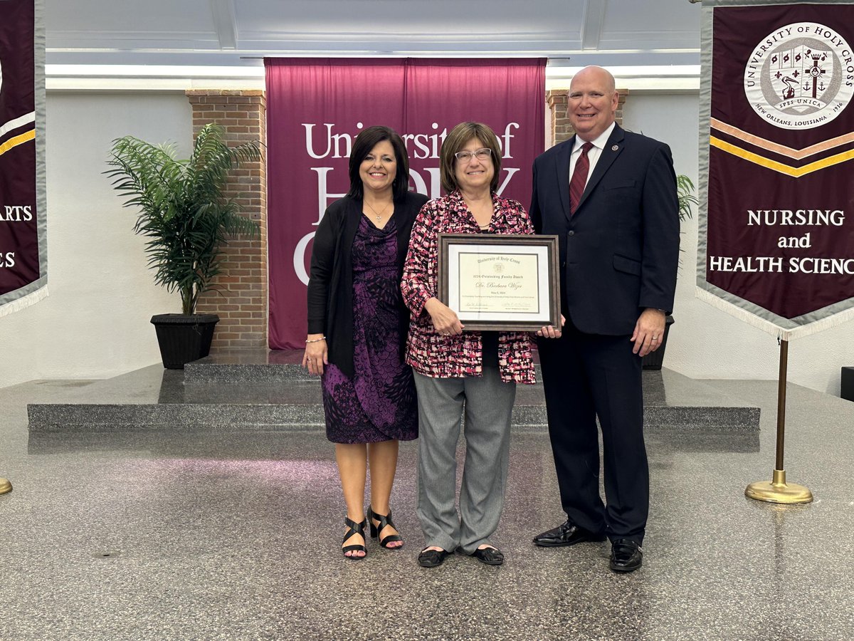 🏆Congratulations to our outstanding staff and faculty members who were awarded last week for their commitment to going above and beyond while cultivating the hearts and minds of our students! We truly appreciate you!⭐ #UofHC #heartandmind