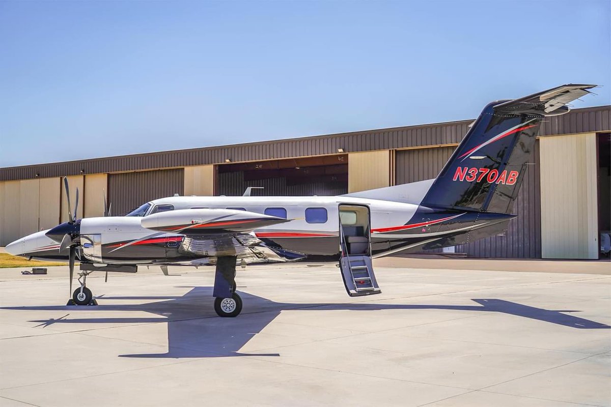 Mojo_Grip's tweet photo. Have you ever seen something so stunning?
Image credit: @jet_and_co_app
#PiperCheyenne #turboprop #artwork #paintwork #avnerd https://t.co/b6g1tSPD1K