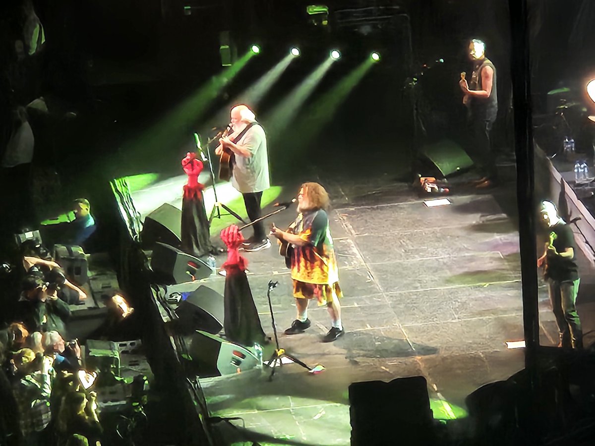 FoxieYorkie's tweet photo. Thursday we popped through to Glasgow to watch the legendary @tenaciousd https://t.co/mZFlsCdYKd