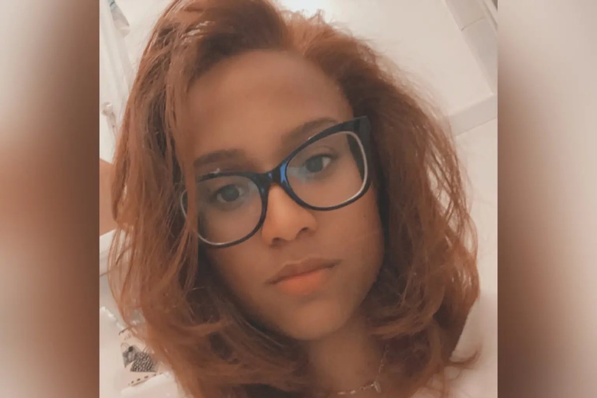 This is Dulaina Almonte. She was fired in 2020 after texting a student 28k times and had s*xually charged allegations about inappropriate relationships with multiple students.

She’s now teaching in a school in the Bronx.

She mocked the DOE and said “Still a teacher working