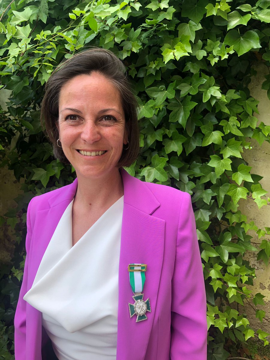 Fundacion_ONCE's tweet image. 🎖️ Nuestra compañera Paloma Cid ha sido distinguida con la Medalla del Orden del Mérito de la @guardiacivil.

¡Enhorabuena!