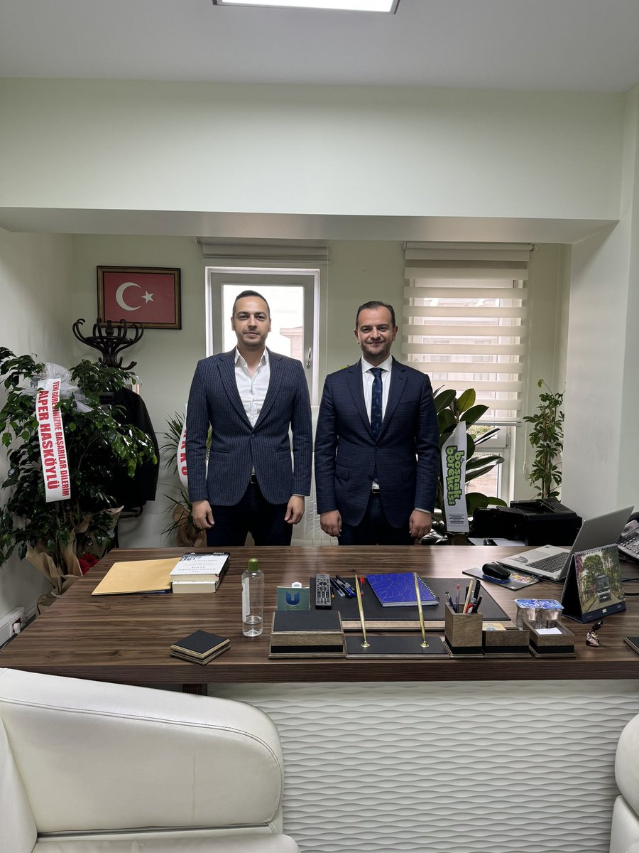 MBD_GM's tweet photo. Dernek Başkanımız Hayati ÖZSİPAHİ ,Sakarya Büyükşehir Belediyesi Ulaşım Daire Başkanı İlhan YILMAZ’a hayırlı olsun ziyaretinde bulundu. https://t.co/9jsLdYCaMx