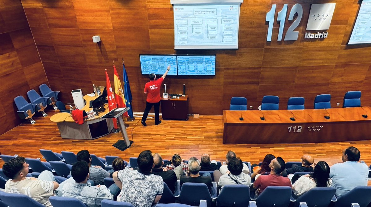 📸 Hoy en nuestras #Visitas112... 🙋🏽‍♀️🙋🏽‍♂️ Alumnos del certificado de profesionalidad de #TransporteSanitario. 🏫 Centro de Desarrollo de Promoción Económica (#Móstoles). #Madrid112 #ASEM112