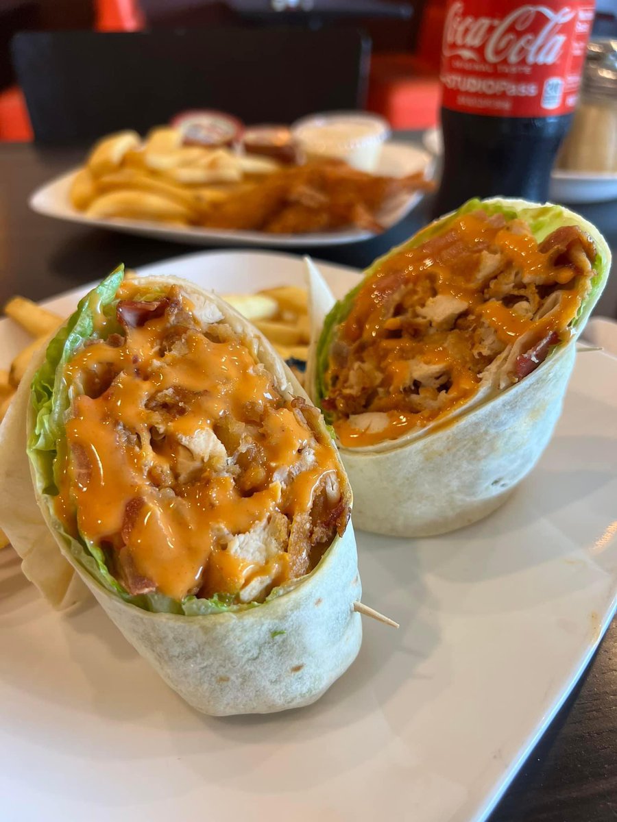 ANY Wrap, Fries & 20oz Soda is only $14.99 at #patspizzalewes for #lunch 10am-3pm 🍟🥤🌯 

#lunchspecial #buffalochickenwrap #fries #special #lunchisserved #lewesde #rehobothbeach #foodreel #foodreels #delawarefoodie #delawarefood #wrap #buffalosauce #wraps #sandwich #frenchfries