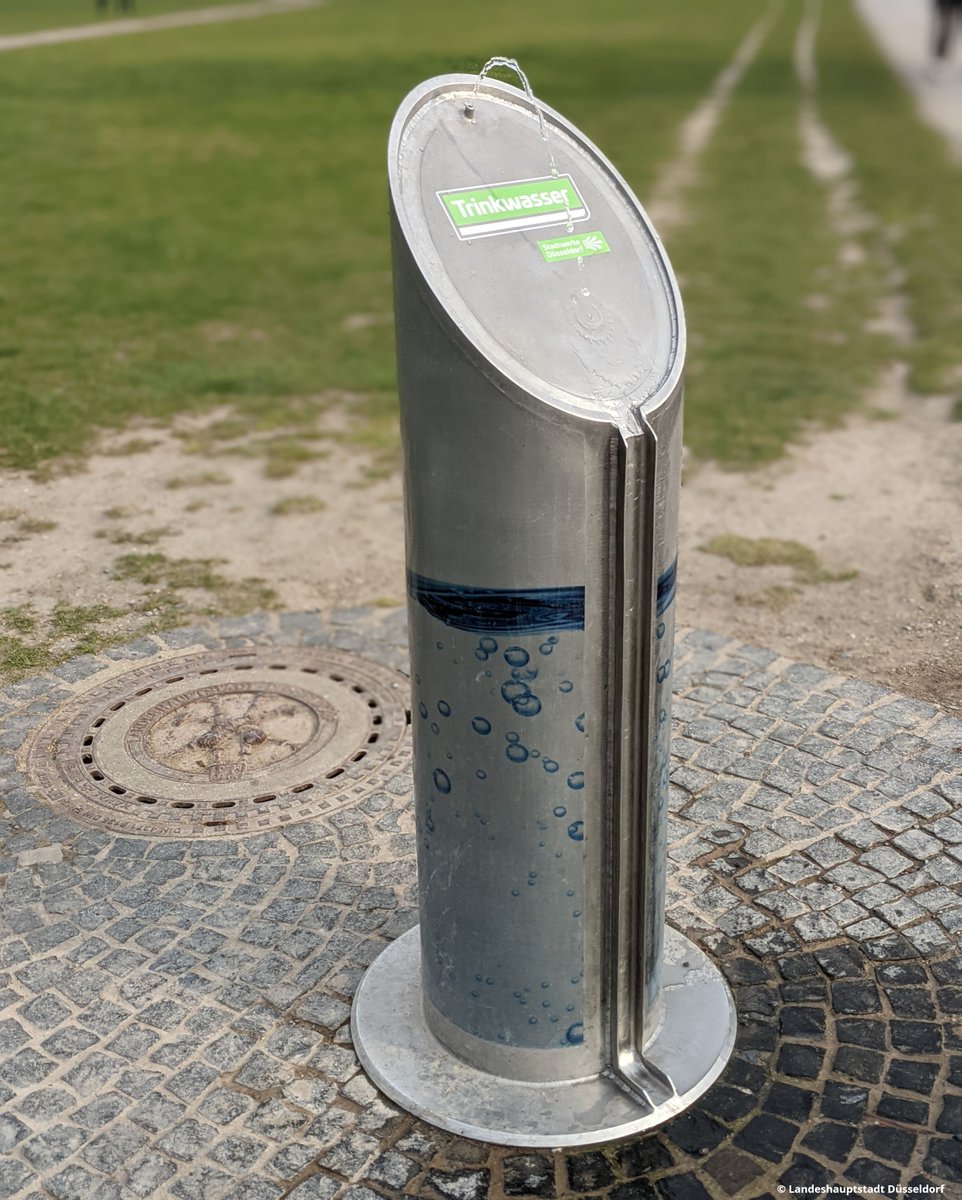In #Düsseldorf werden neue #Trinkbrunnen eingeweiht. 💧 🚰 📍 Neusser Tor 📅 Di, 14.05. 🕥 15 Uhr 📍 Gutenbergstraße 📅 Mi, 22.05. 🕥 13:30 Uhr Kommt gerne vorbei! Vor Ort werden nachhaltige Trinkflaschen verteilt (solange der Vorrat reicht). 👉 duesseldorf.de/trinkbrunnen