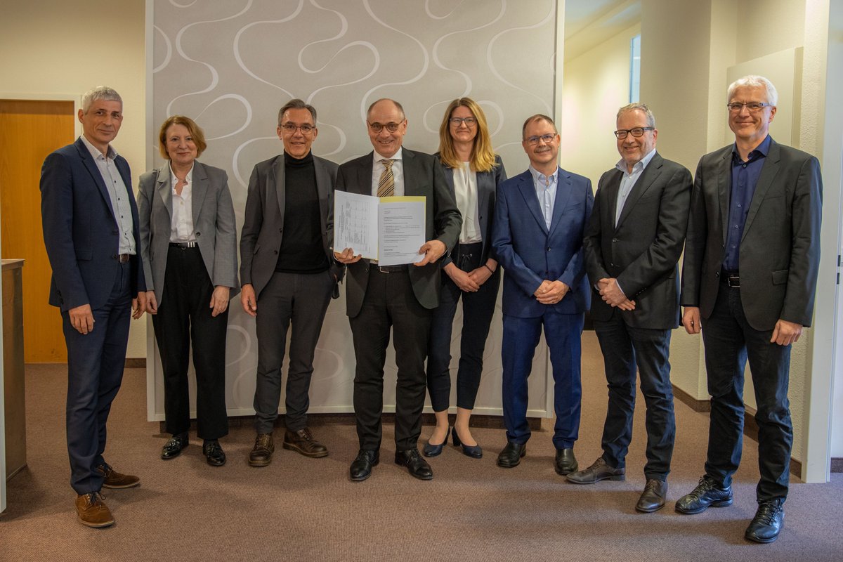 Leibniz Center for Photonics in Infection Research tweet media