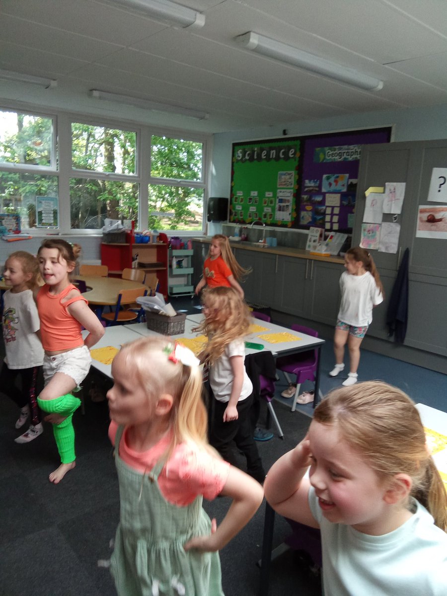 MoatHallPrimary's tweet photo. As part of our Trust event, Year 1 learnt all about Ireland! Here we are enjoying learning facts, Irish dancing and creating a Shamrock painting. #moathall #yearone #Ireland https://t.co/dSFtgeicjV