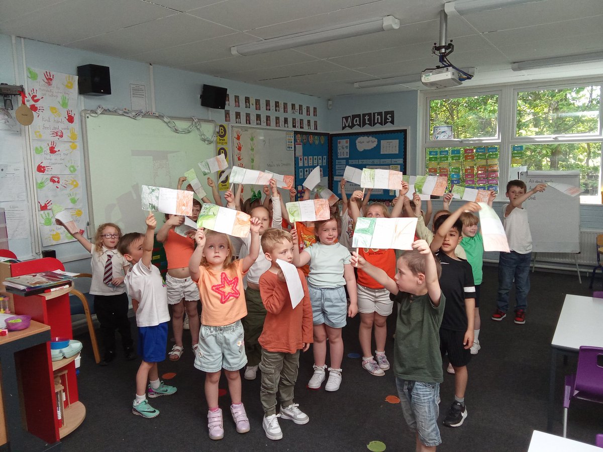 MoatHallPrimary's tweet photo. As part of our Trust event, Year 1 learnt all about Ireland! Here we are enjoying learning facts, Irish dancing and creating a Shamrock painting. #moathall #yearone #Ireland https://t.co/dSFtgeicjV
