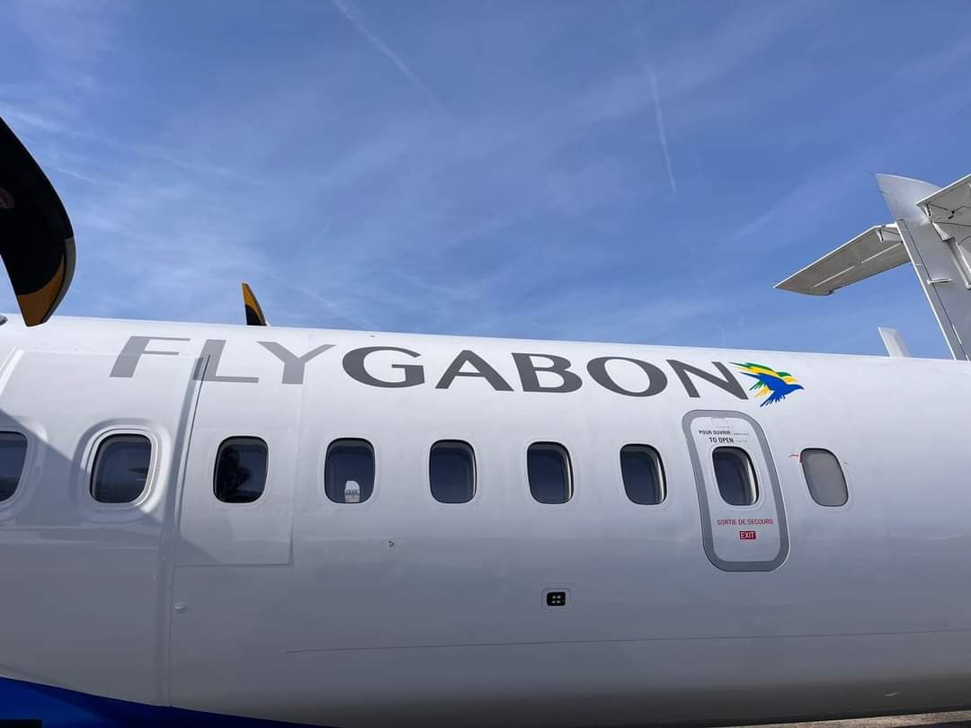 LPJGabonais's tweet photo. FLY GABON | Après le Perroquet Vert, c’est au tour du Perroquet Gris. Les premiers aéronefs de FLY GABON sont en cours de livraison et ils seront bientôt d’abord visibles dans le ciel gabonais pour rallier nos provinces. #LPJG https://t.co/WnPXjehKnv