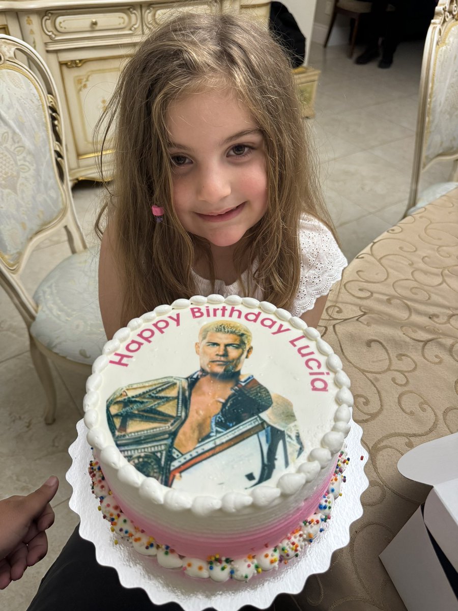 vincea91's tweet photo. @ReallyCody Hey Cody! Could I get a birthday shout out for my daughter!! She turned 5 and you are her absolute favourite wrestler in the world. Even so that you made it on to her cake lol! Looking forward to when I take her to money in the bank to see you live!! Thanks 🙏 https://t.co/FIz2vaTUDT