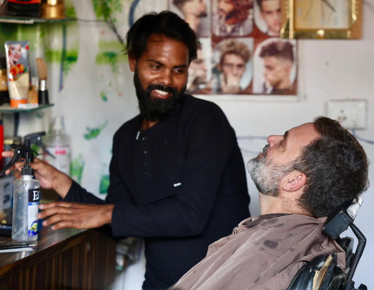 AbhaChaudhary22's tweet image. रायबरेली में मोहब्बत की दुकान 
जननायक @RahulGandhi जी 

Rahul #CongressAaRahiHai #Phase4Voting #VoteForBetterFuture #Varanasi #BJPFailsIndia