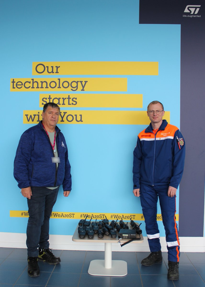 ST_France_News's tweet photo. 🌟 2 nouveaux dons sur le site ST de Tours qui contribue :
- à l’inclusion #numérique via le don de PCs aux @restosducoeur en partenariat avec la #STFoundation.
- aux missions de la @ProtecCivilefr d’Indre-et-Loire par le don de talkie-walkies.
#RSE https://t.co/2zDl6vHeCE