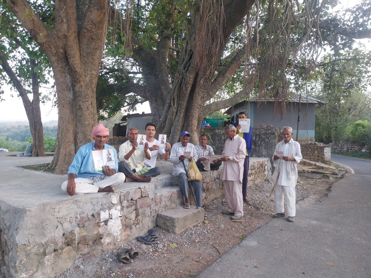 DadhwalAkshay's tweet photo. हमीरपुर लोकसभा से प्रत्याशी श्री @SatPal_Raizada जी के लिए विधानसभा देहरा में जनसंपर्क अभियान करते हुए।

#raizadaforhamirpur
#सुख_की_सरकार https://t.co/lgYW03IVmA