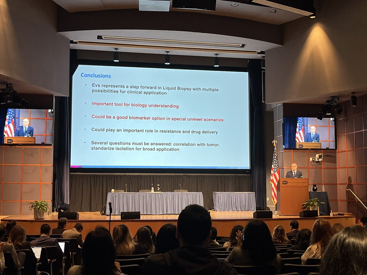 Great overview of the role of extracellular vesicles (EV) and circulating tumor cells in diagnosis/response monitoring in patients with NSCLC by @ChristianRolfo, who also highlighted future directions for the EV field