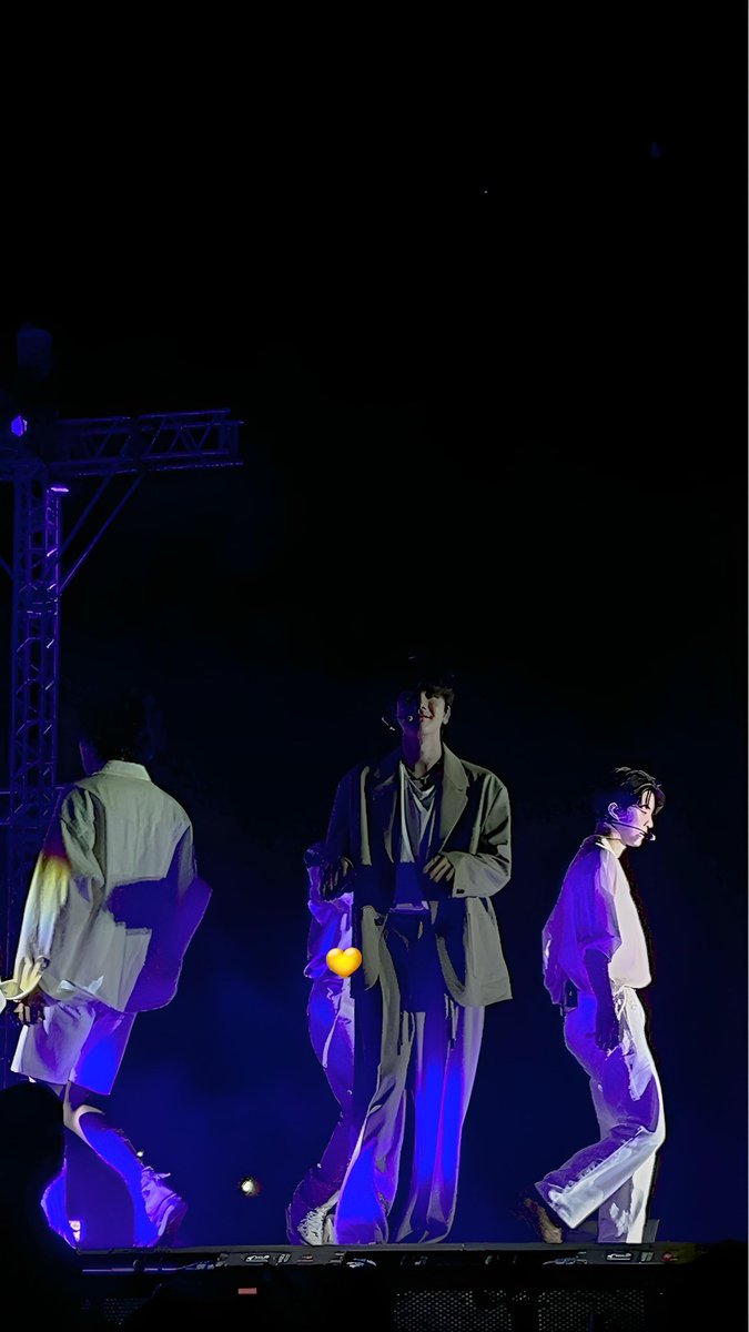 _khionee's tweet photo. 짧은 눈맞춤 ?? 😔💛

#KWAVEMusicFestival #KWAVEPH #KWAVEwithTHEBOYZ #THEBOYZ #더보이즈 https://t.co/dHLO6X0A61