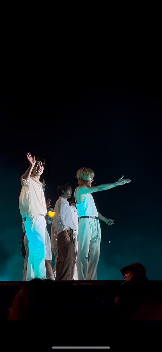 _khionee's tweet photo. 짧은 눈맞춤 ?? 😔💛

#KWAVEMusicFestival #KWAVEPH #KWAVEwithTHEBOYZ #THEBOYZ #더보이즈 https://t.co/dHLO6X0A61