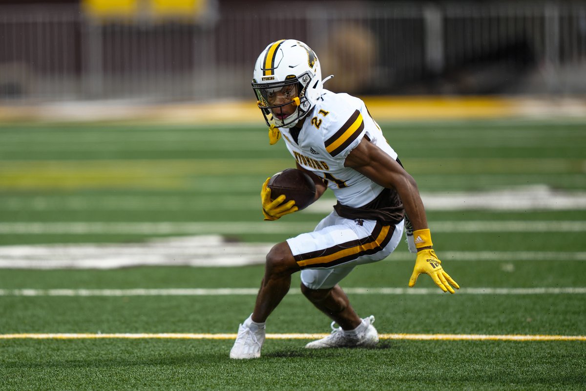 'I feel great about our receiver room. We have a lot of talent.' @ChrisdurrJR1 & other young targets shined early in @JayJohnsonFB's offense. 📖 @wyo_football spring wide receivers review: tinyurl.com/2ubtsh92 #OneWyoming 🏈 #GoWyo