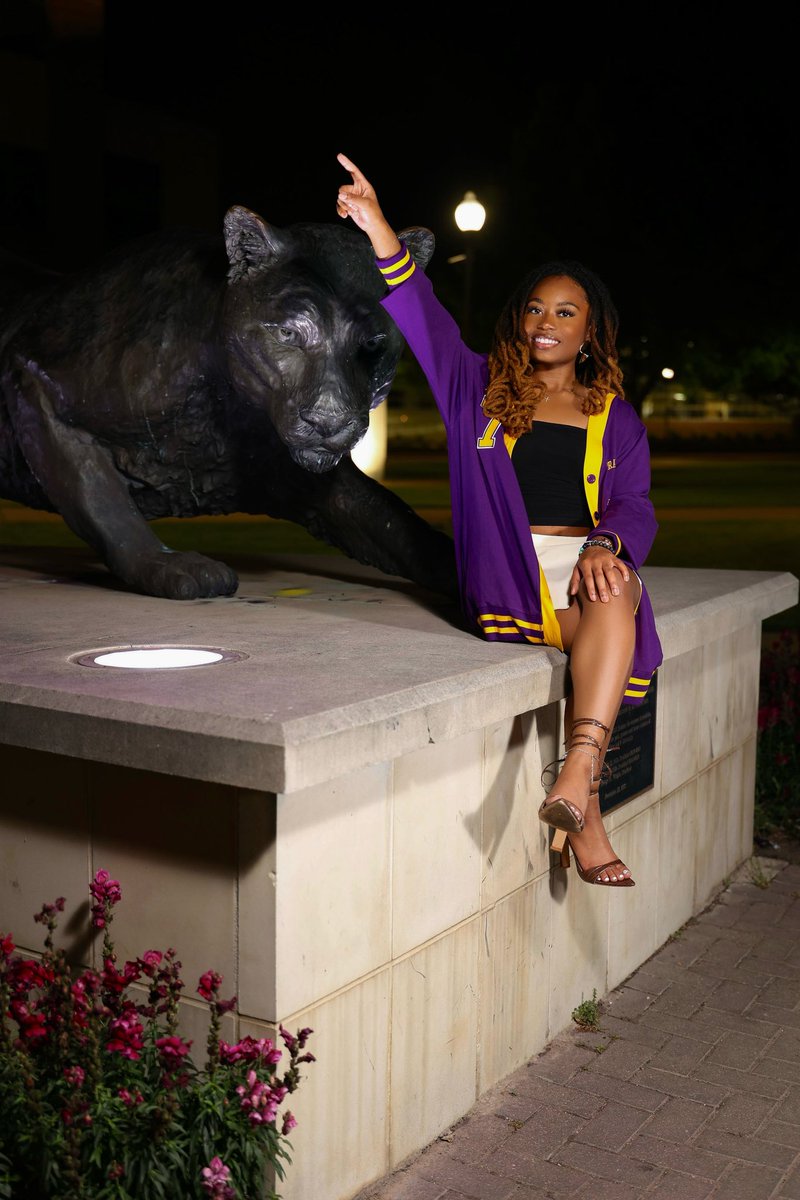 taylormarie_007's tweet photo. Thank you pvamu! #pvamugrad #pvualmuna https://t.co/qWkkvwuPFO