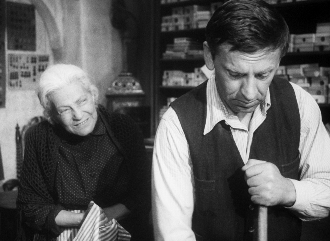 On Sunday 9 June, the @Phoenixcinema will show Ján Kadár and Elmar Klos’ THE SHOP ON THE HIGH STREET, winner of the Oscar for Best Foreign Language Feature in 1965. A great chance to see this renowned Czechoslovak film on the big screen! phoenixcinema.co.uk/movie/second-r… W @SecondRunDVD