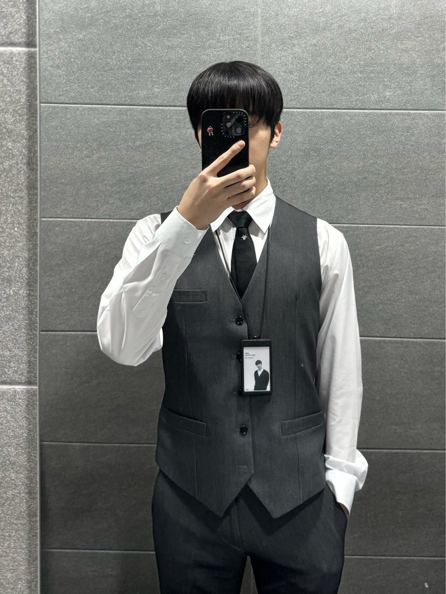 4ever_Yechan's tweet photo. 내 인생의 사랑의 생일을 축하합니다. 당신은 하루하루를 살 만한 가치가 있게 만들고, 당신이 내 세상에 가져다주는 사랑과 행복에 정말 감사드립니다:) 정말 사랑해♥️
#OMEGA_X #오메가엑스 
#예찬 #YECHAN 
#HAPPY_YECHAN_DAY https://t.co/1LXjzLlHKC