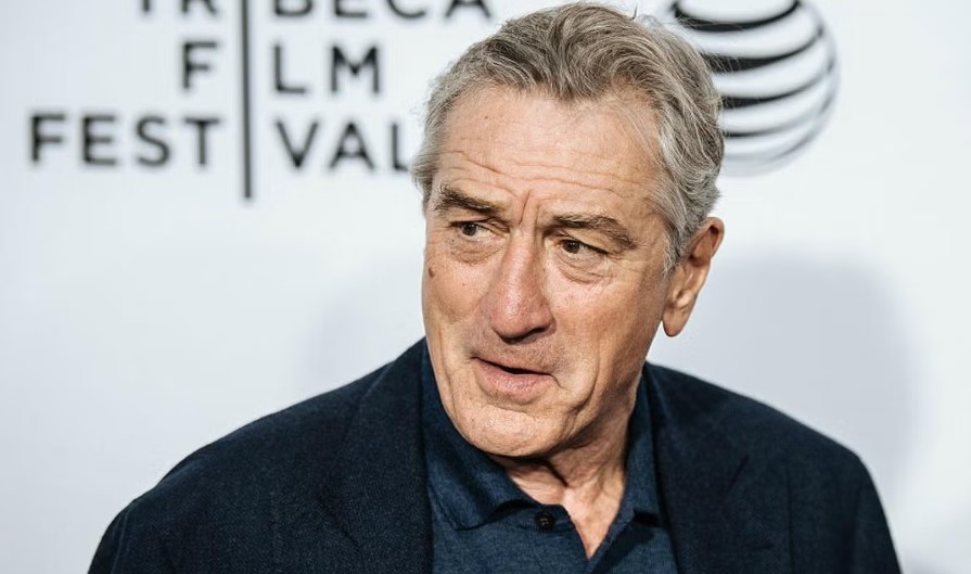 Who else thinks Robert De Niro is a douchebag? Repost👍 Raise your hand '✋' Please.