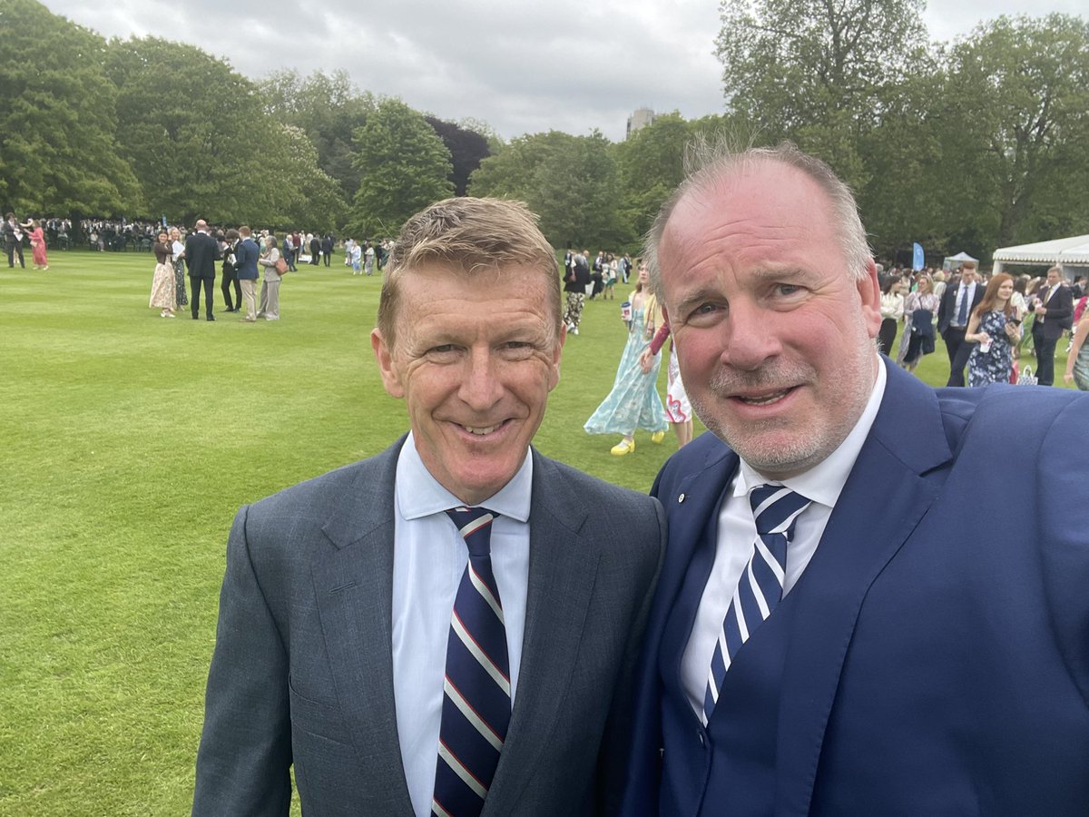 RAlldrick's tweet photo. @astro_timpeake thank you for stopping and allowing me a selfie with you today what a legend ! And what a great speech @DofE Buckingham Palace a true inspiration to future generation … love you to the moon and back https://t.co/vARjc9yD5n