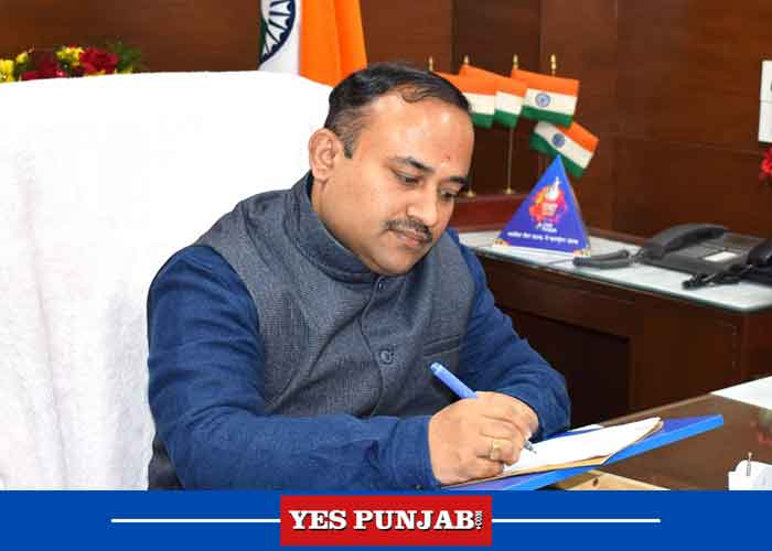 yespunjab's tweet photo. 209 nominations filed on fifth day in Punjab: Sibin C https://t.co/WmKF3vic1l
#Chandigarh #Punjab #CEO #SibinC #FifthDay #FileNominations #Monday #LokSabaElections2024 #YesPunjab https://t.co/qCythrMqLs