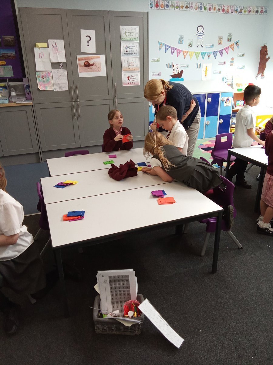 MoatHallPrimary's tweet photo. Year one are practising joining their material in different ways. They chose which join they would use to make their puppets. They learnt how to staple, glue and pin two pieces of fabric together. #moathall #yearone #puppets https://t.co/OuBI8Rmz2r
