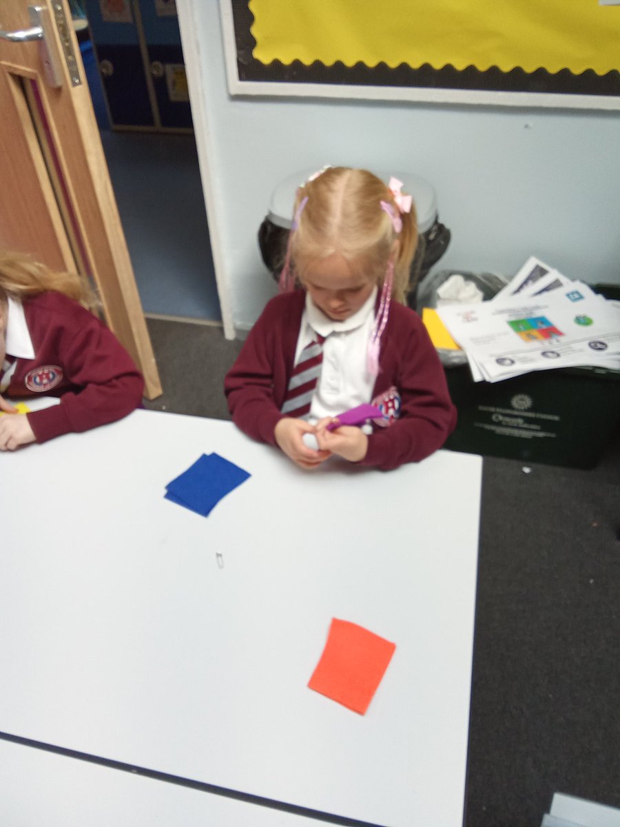 MoatHallPrimary's tweet photo. Year one are practising joining their material in different ways. They chose which join they would use to make their puppets. They learnt how to staple, glue and pin two pieces of fabric together. #moathall #yearone #puppets https://t.co/OuBI8Rmz2r